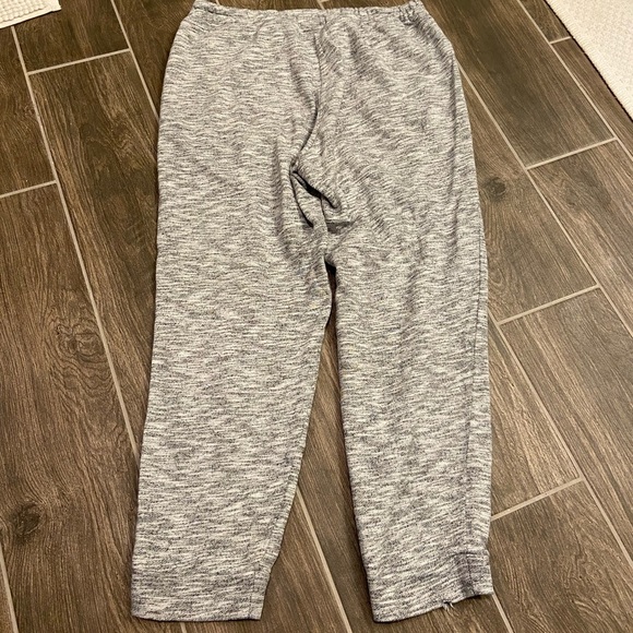 Hollister - Cropped Heather Grey Jogger Pants with Zipper pockets - Picture 5 of 7